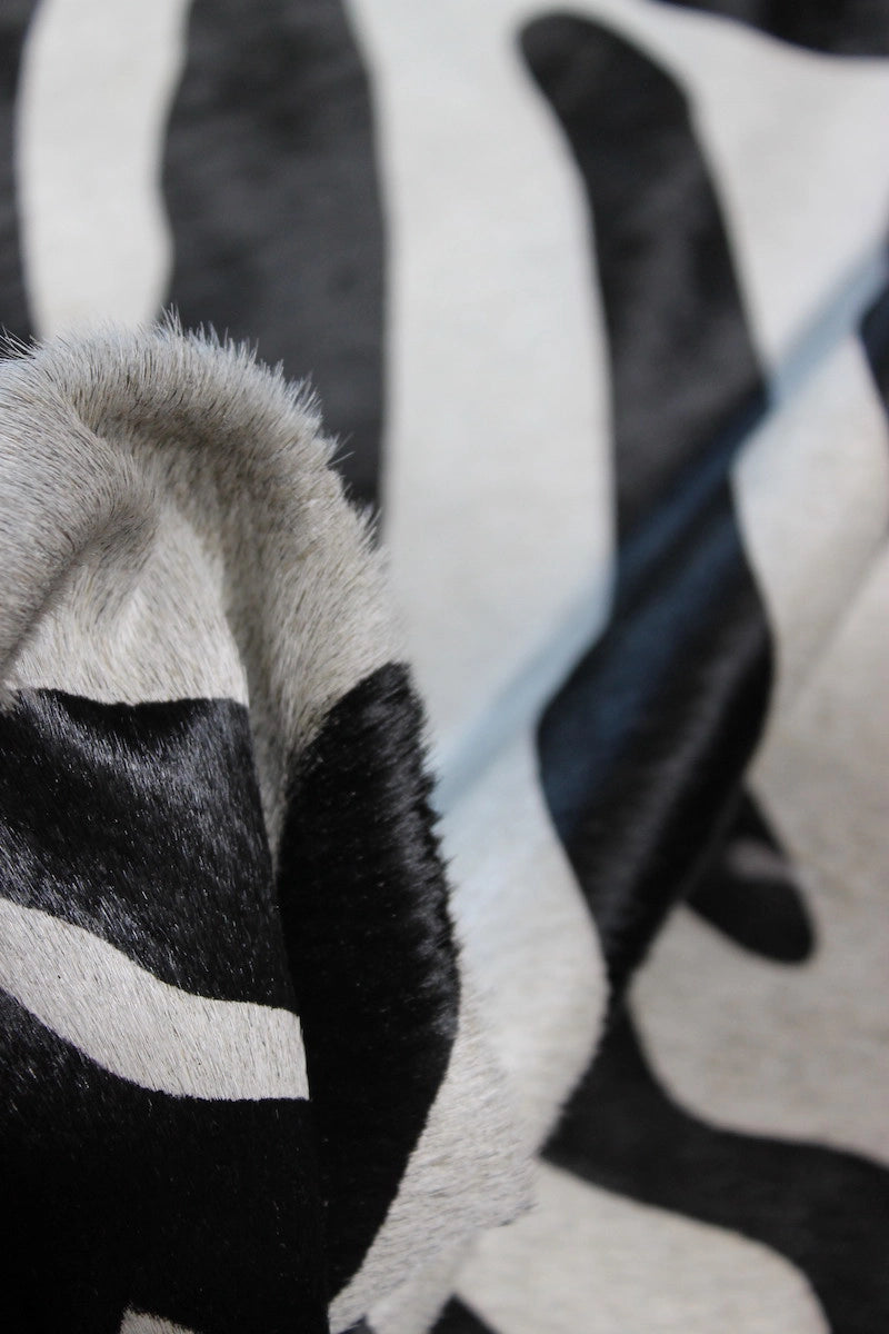 Zebra Desen Holstein Dana Postu