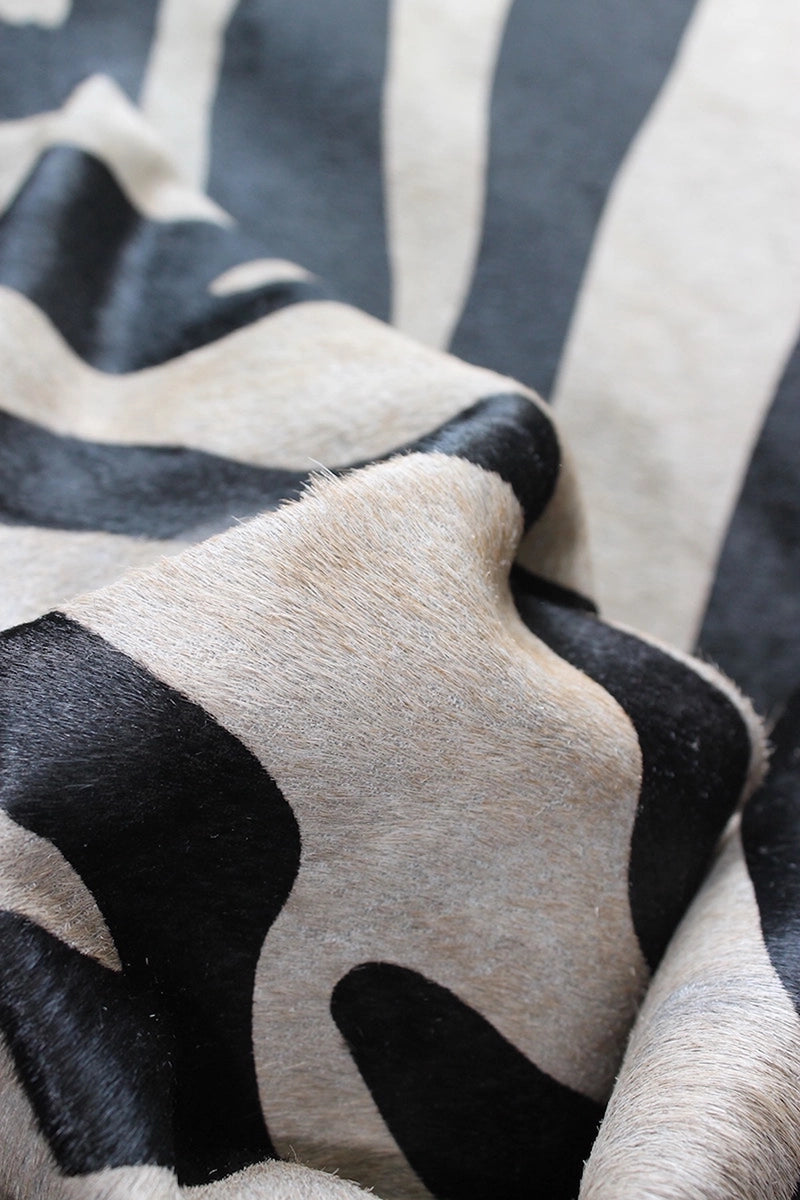 Zebra Desen Holstein Dana Postu