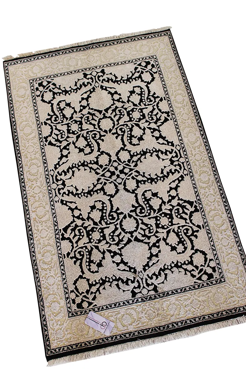 El Dokuma Siyah Uşak Desenli Yün Halı