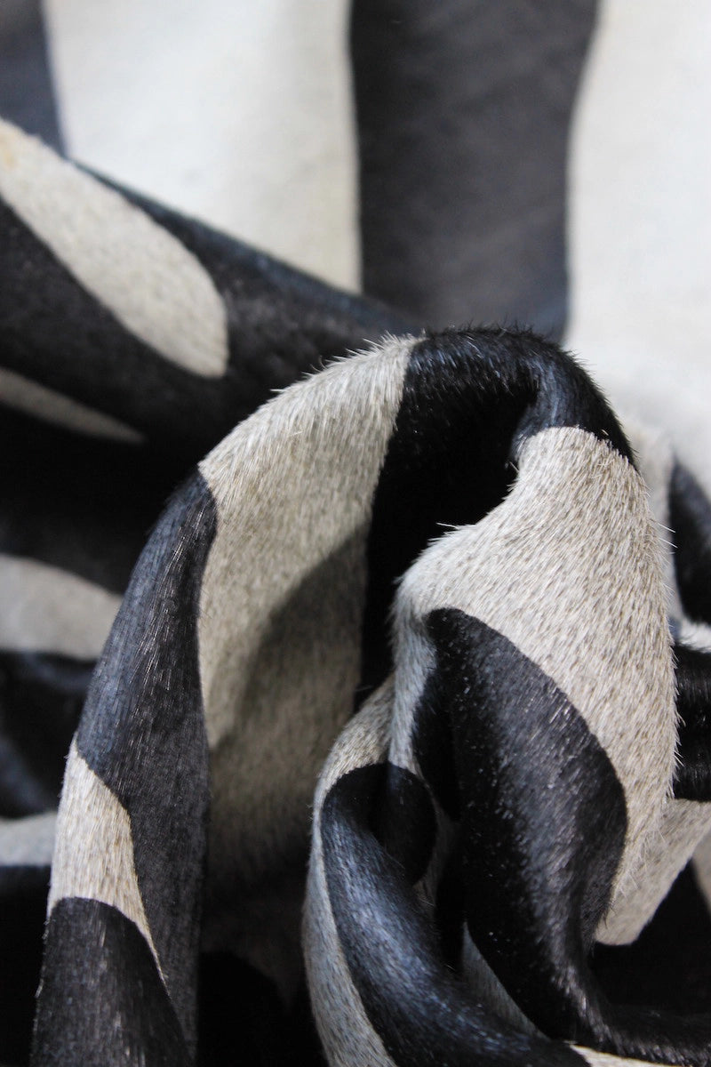 Zebra Desen Holstein Dana Postu