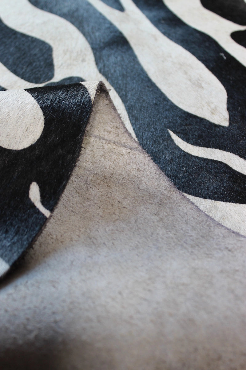 Zebra Desen Holstein Dana Postu