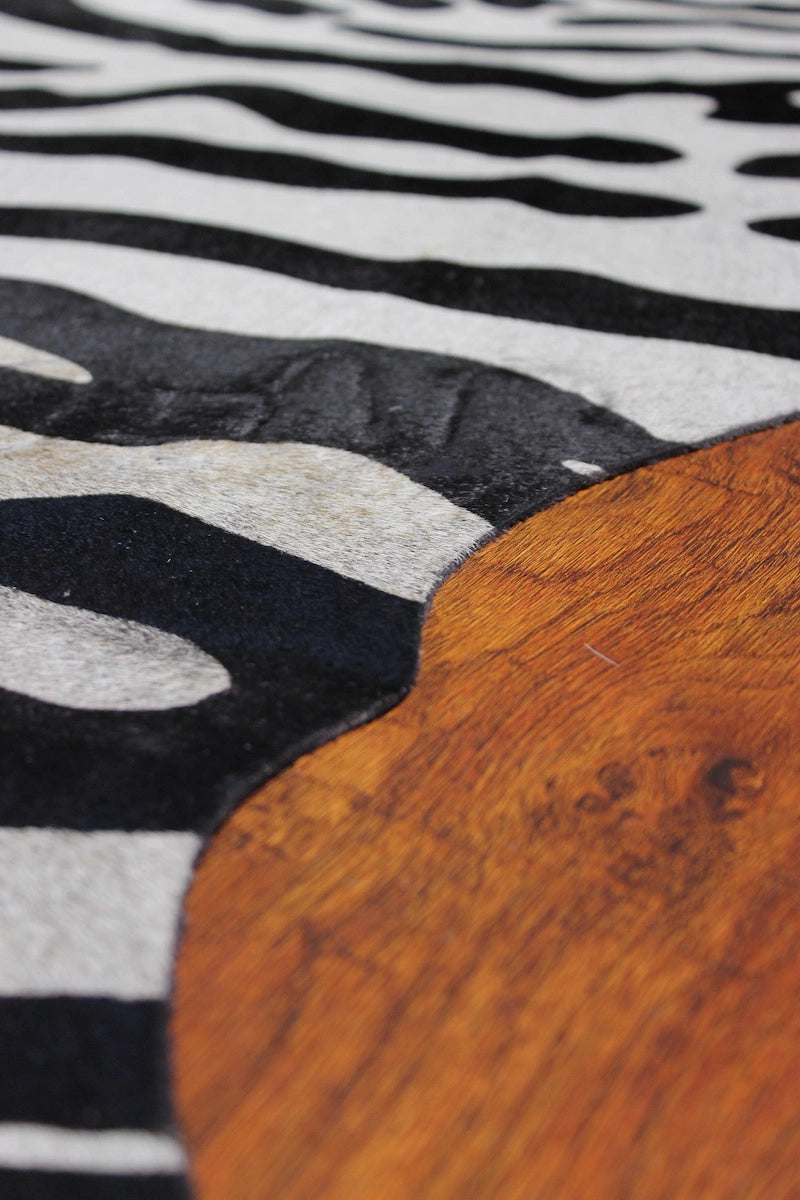 Zebra Desen Holstein Dana Postu