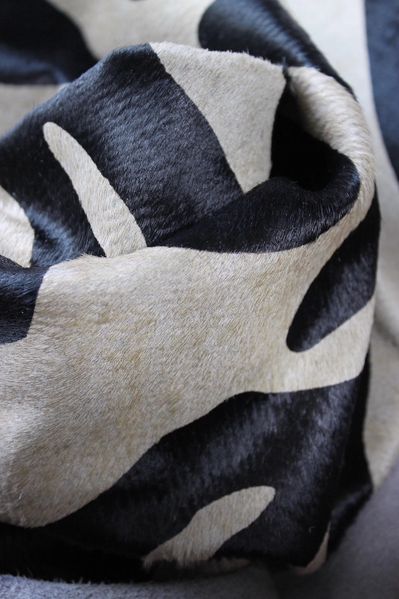 Zebra Desen Holstein Dana Postu