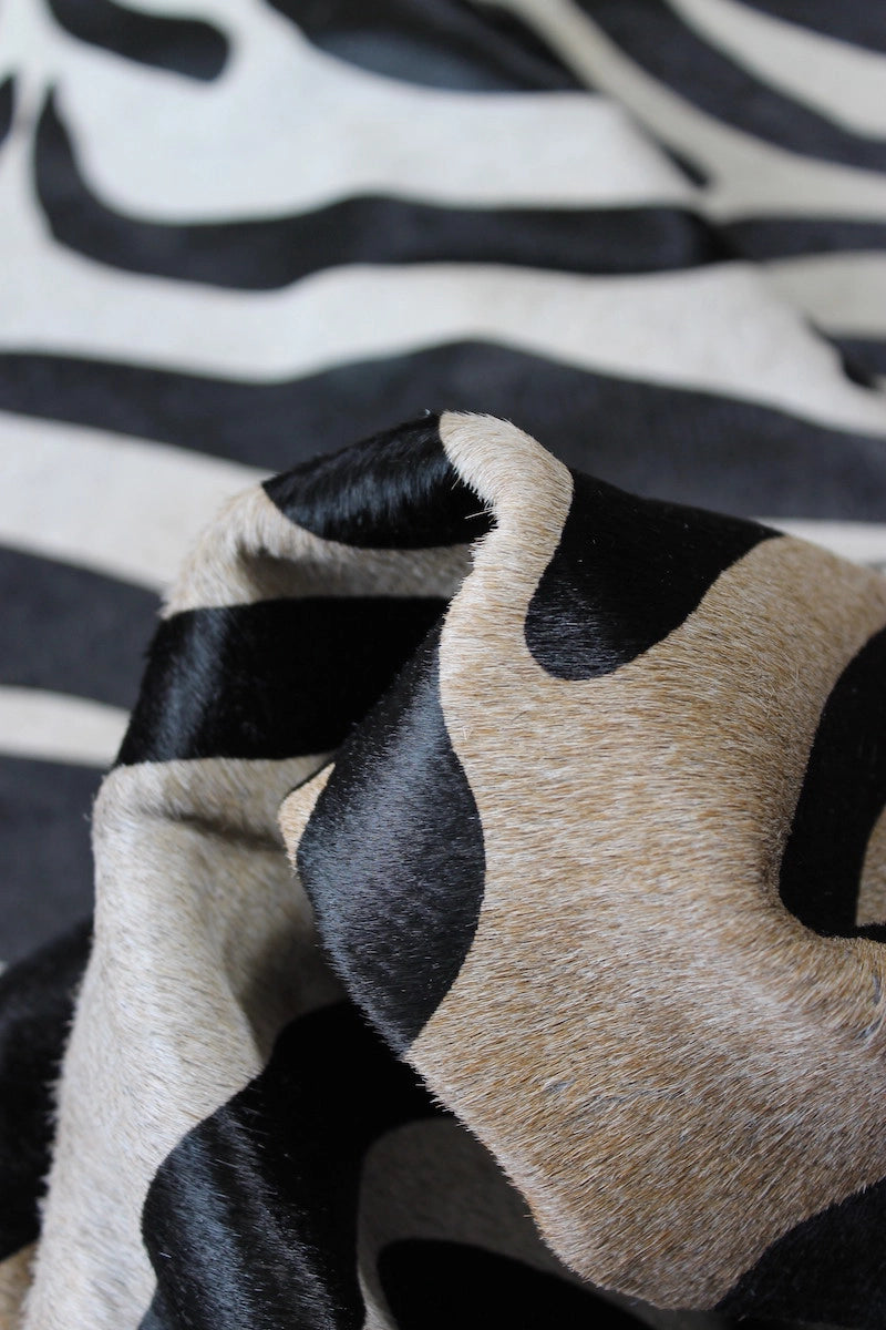 Zebra Desen Holstein Dana Postu