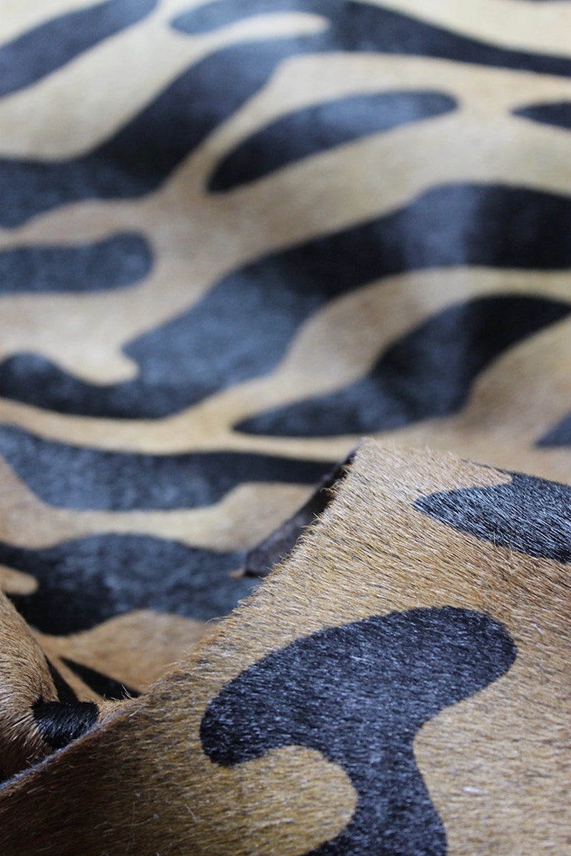 Leopar Desen Holstein Dana Postu