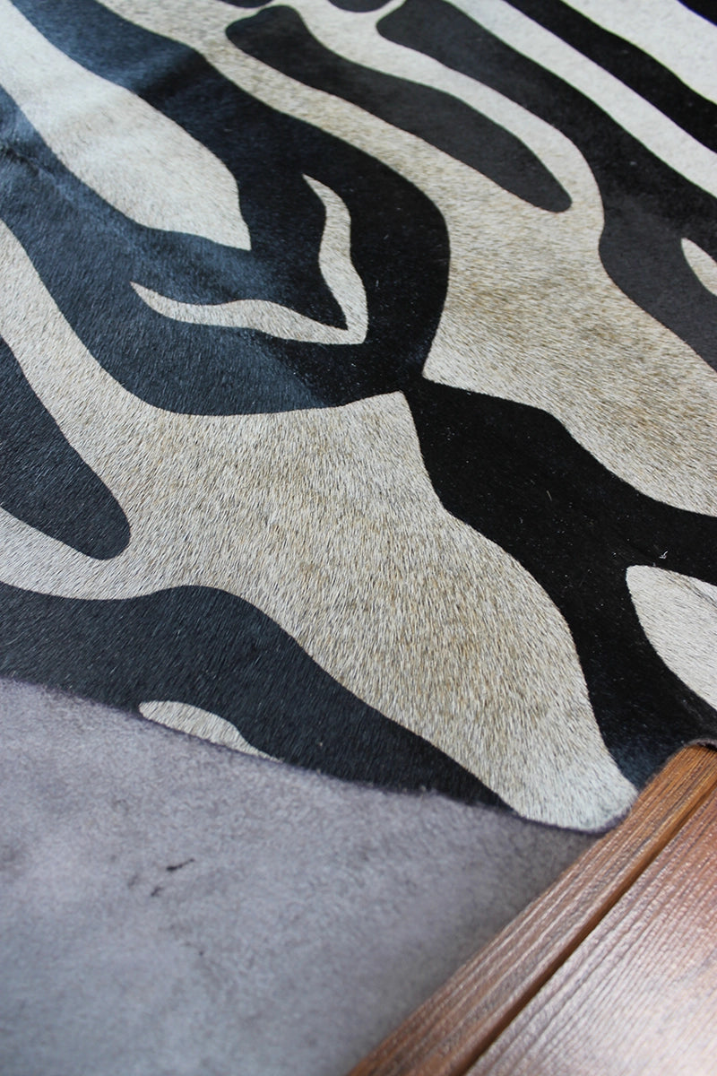 Zebra Desen Holstein Dana Postu