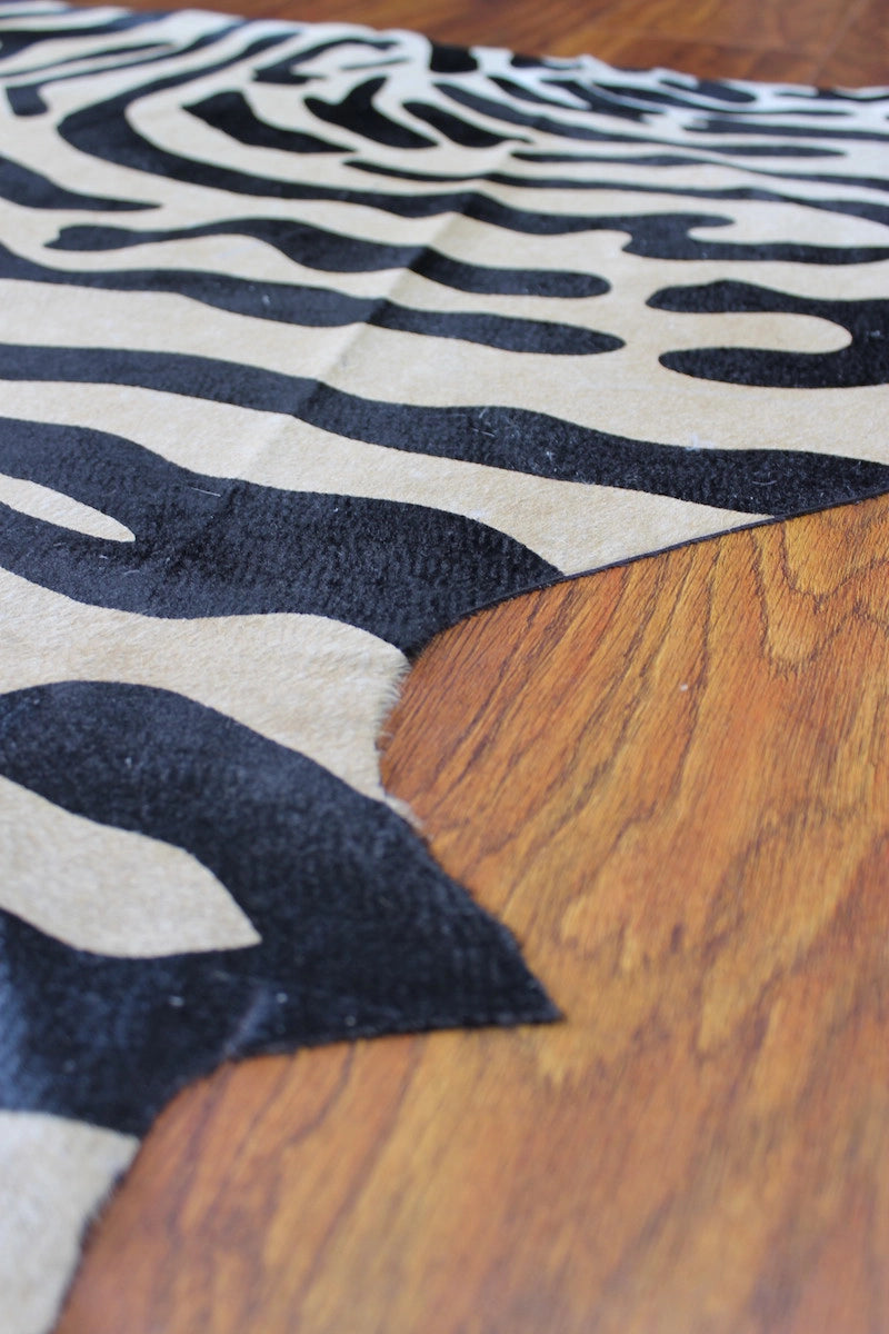 Zebra Desen Holstein Dana Postu