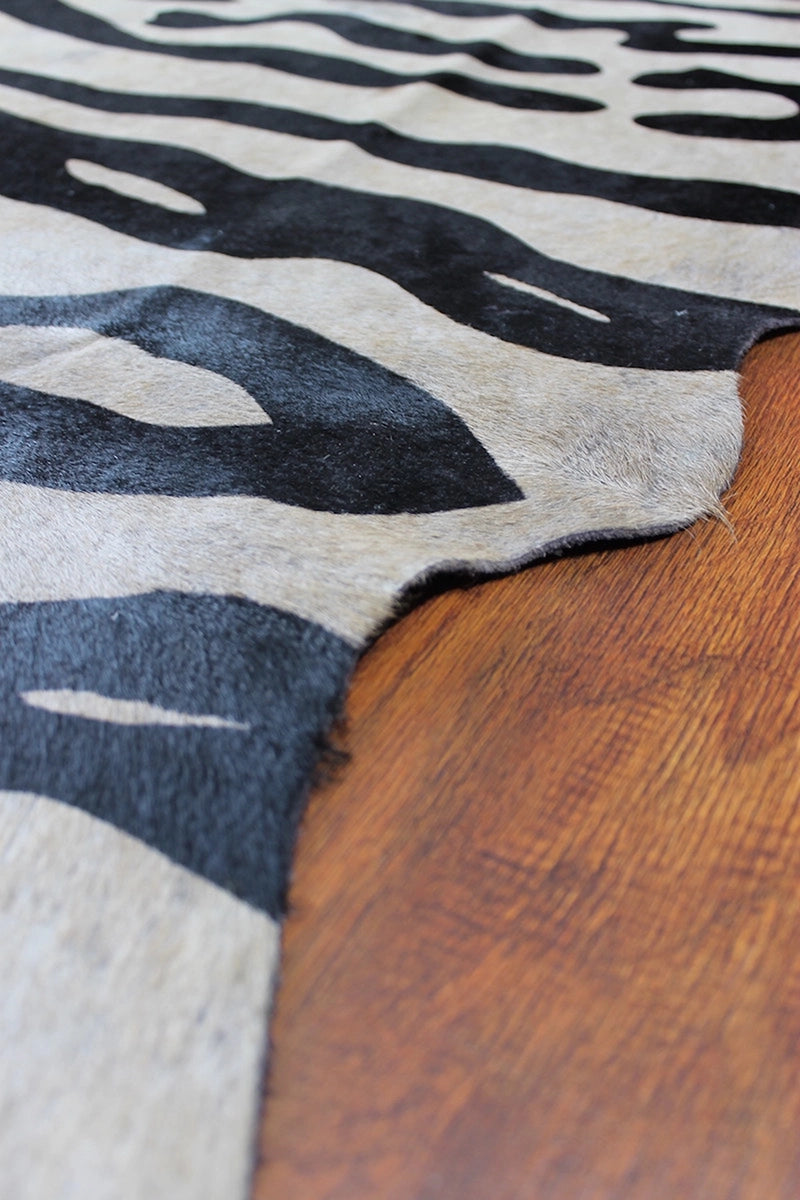 Zebra Desen Holstein Dana Postu