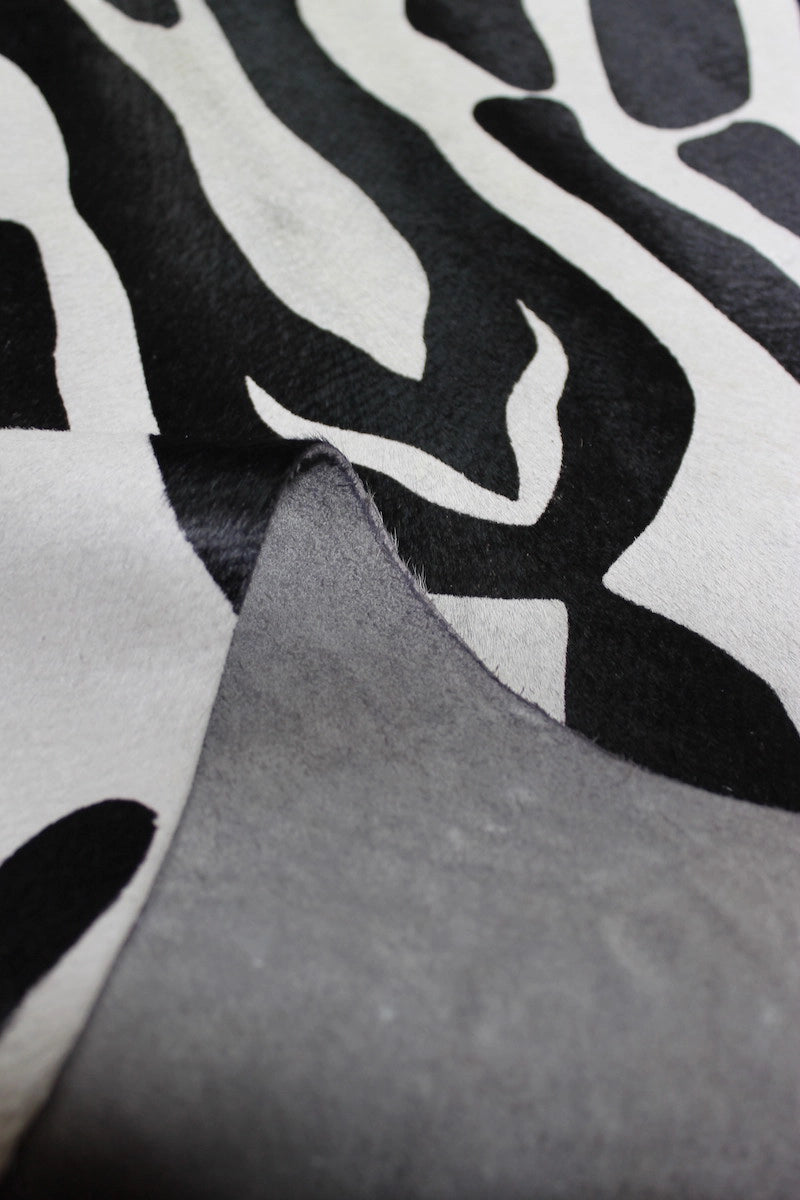 Zebra Desen Holstein Dana Postu