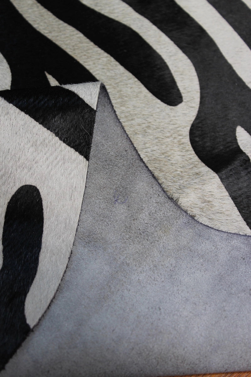 Zebra Desen Holstein Dana Postu