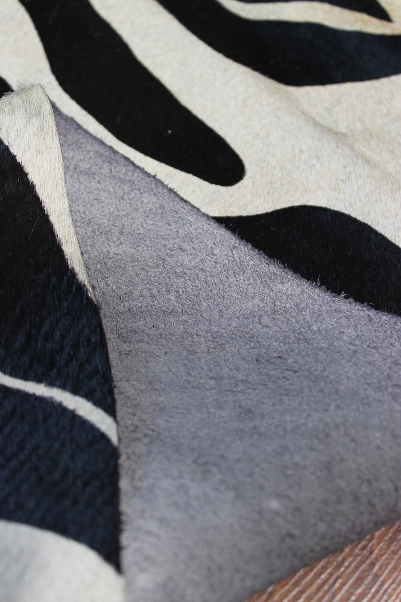 Zebra Desen Holstein Dana Postu