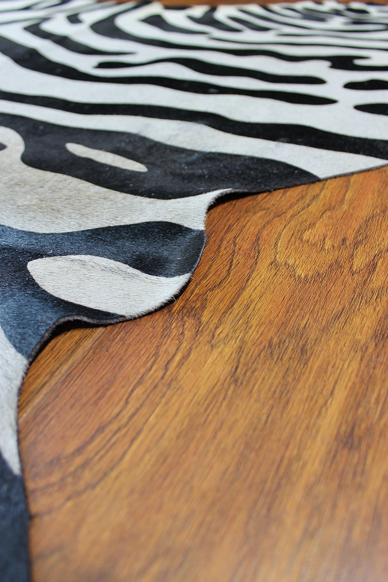 Zebra Desen Holstein Dana Postu