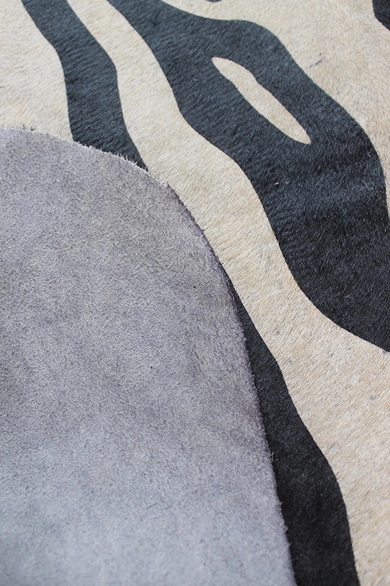 Zebra Desen Holstein Dana Postu