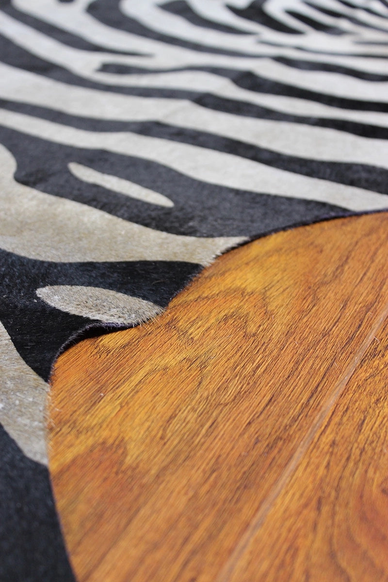 Zebra Desen Holstein Dana Postu