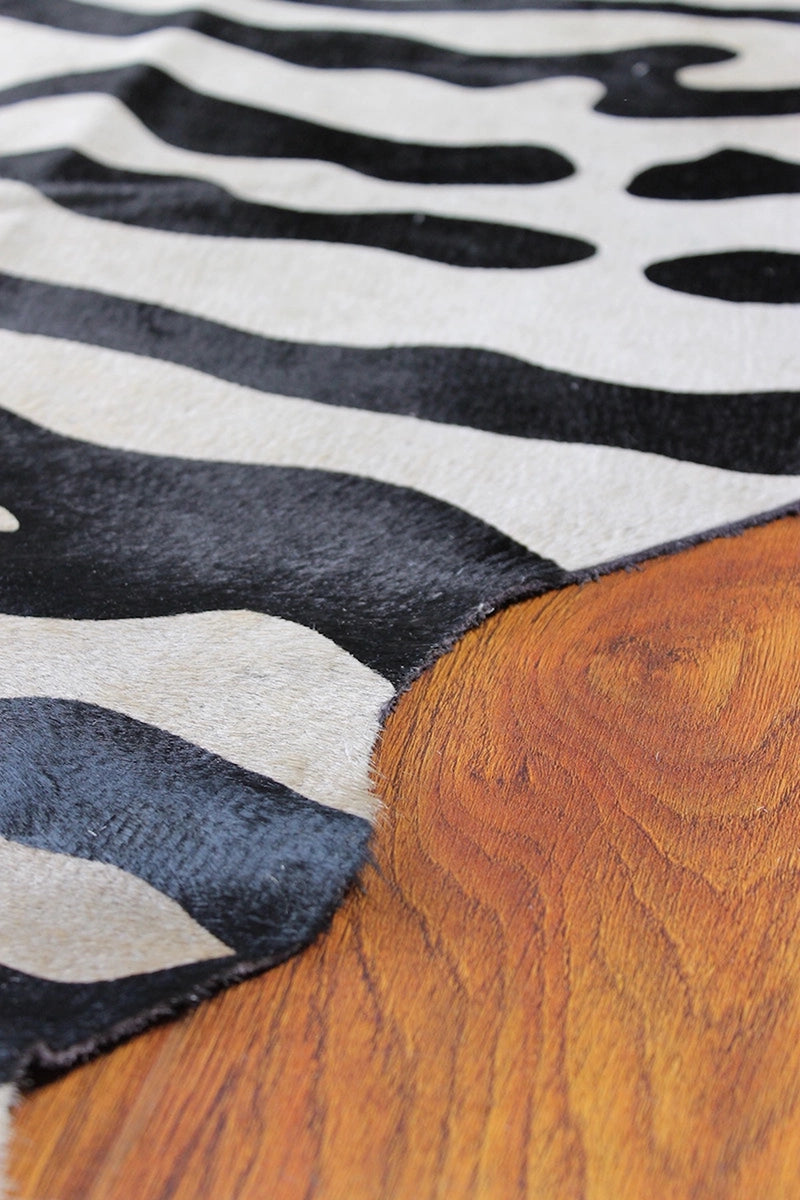 Zebra Desen Holstein Dana Postu