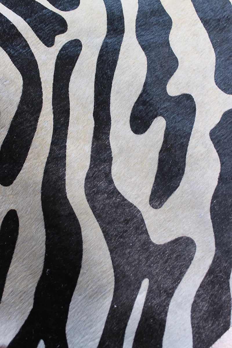 Zebra Desen Holstein Dana Postu