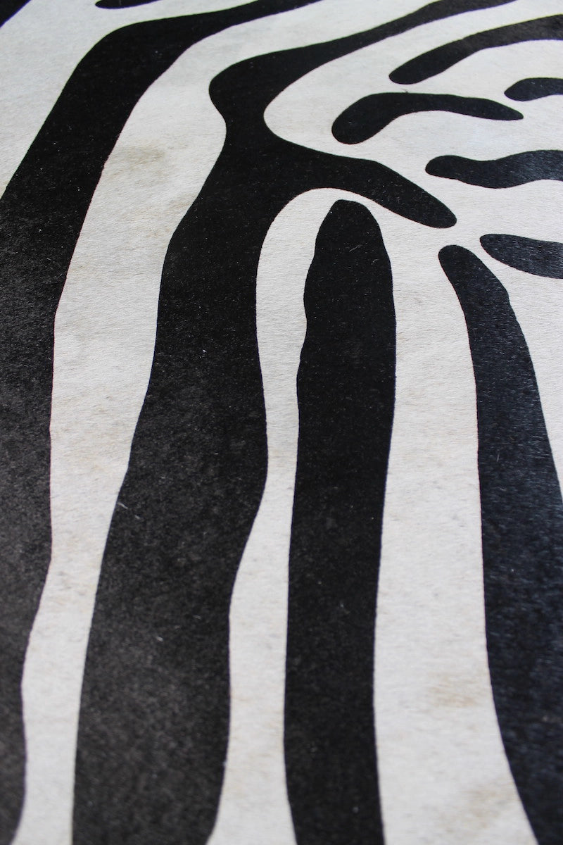 Zebra Desen Holstein Dana Postu