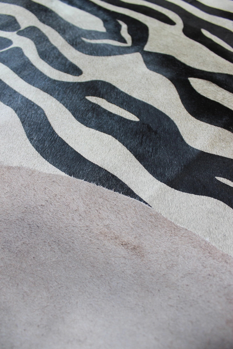 Zebra Desen Holstein Dana Postu