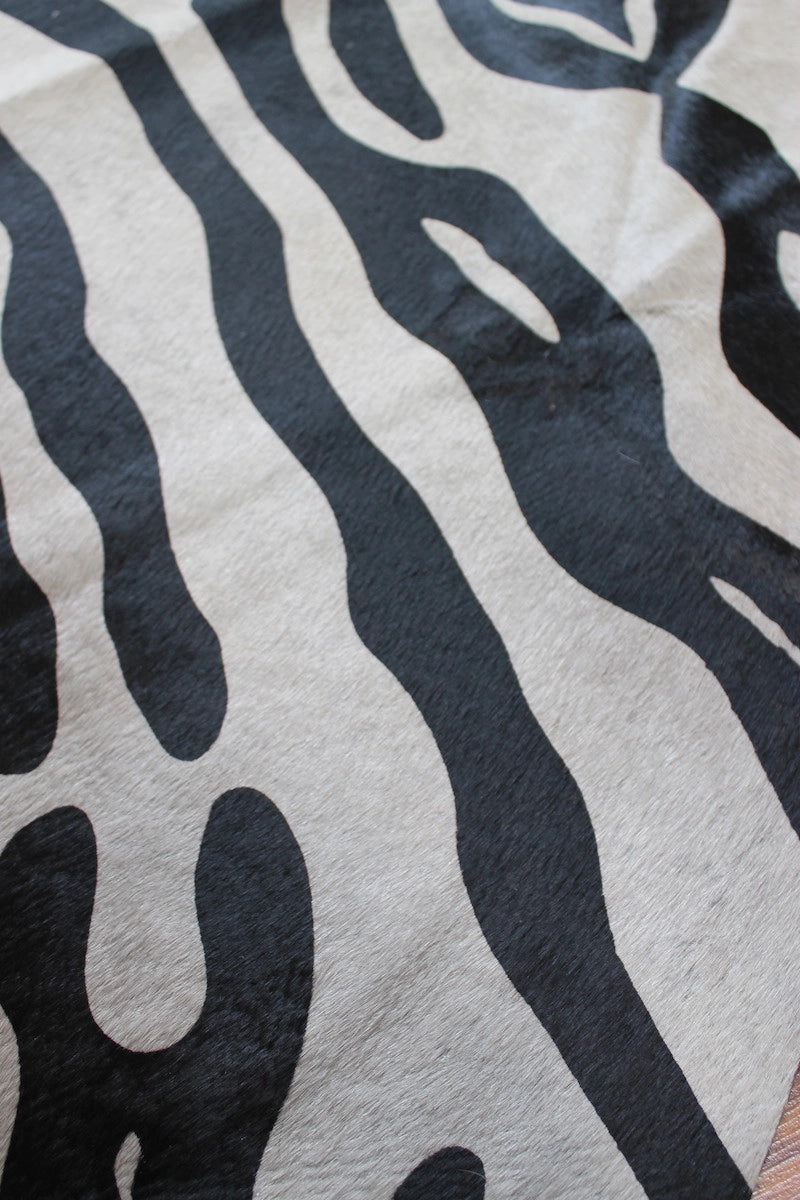 Zebra Desen Holstein Dana Postu