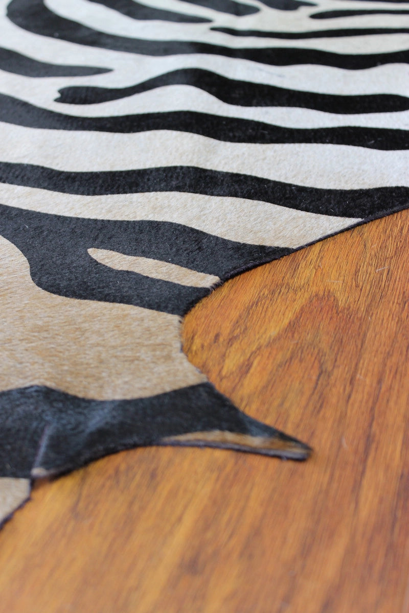 Zebra Desen Holstein Dana Postu