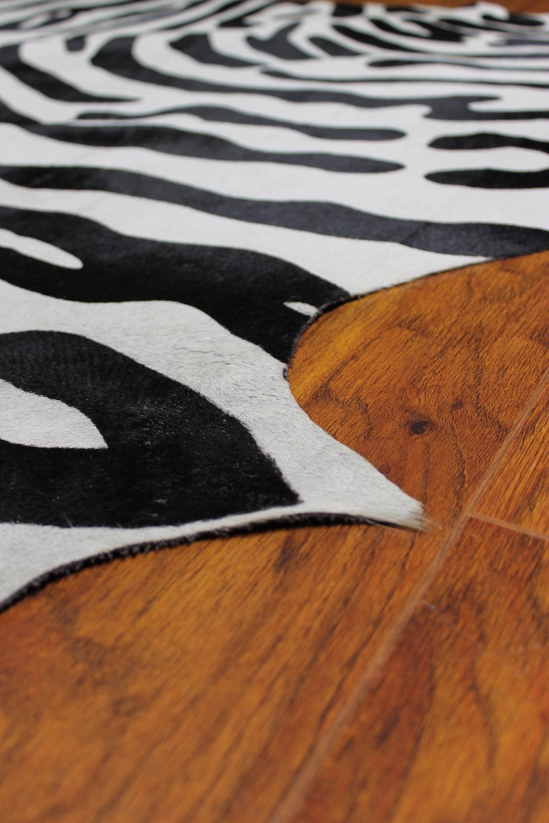 Zebra Desen Holstein Dana Postu