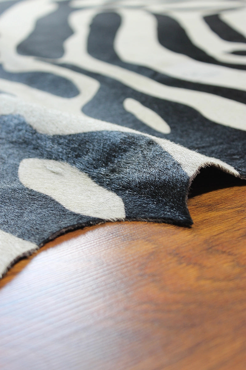 Zebra Desen Holstein Dana Postu