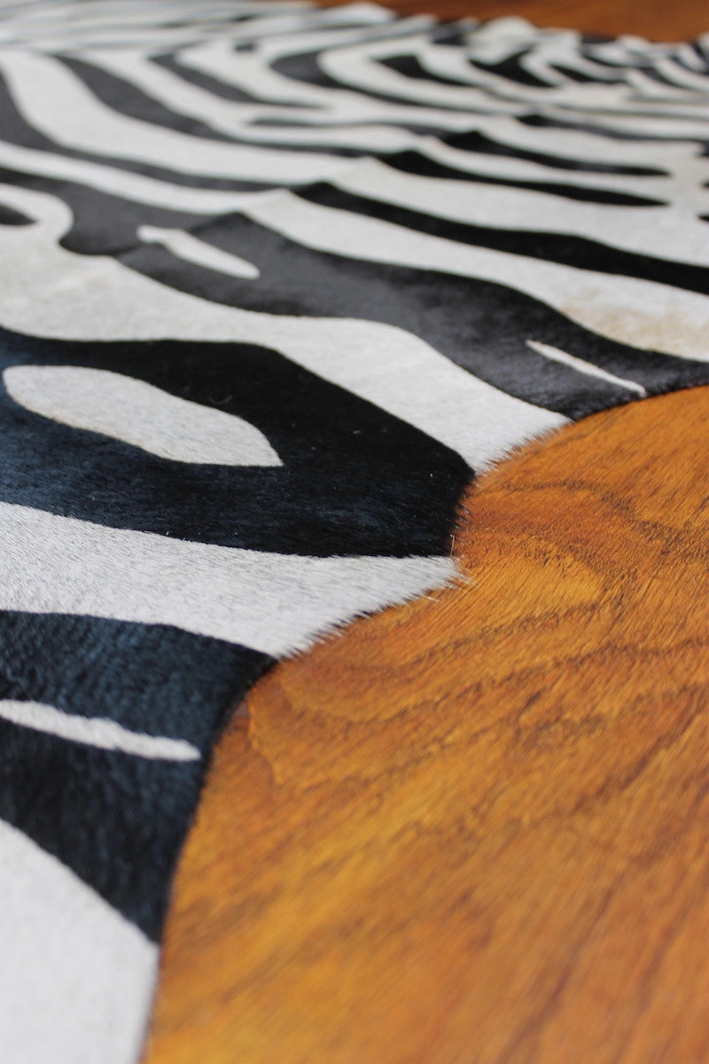 Zebra Desen Holstein Dana Postu