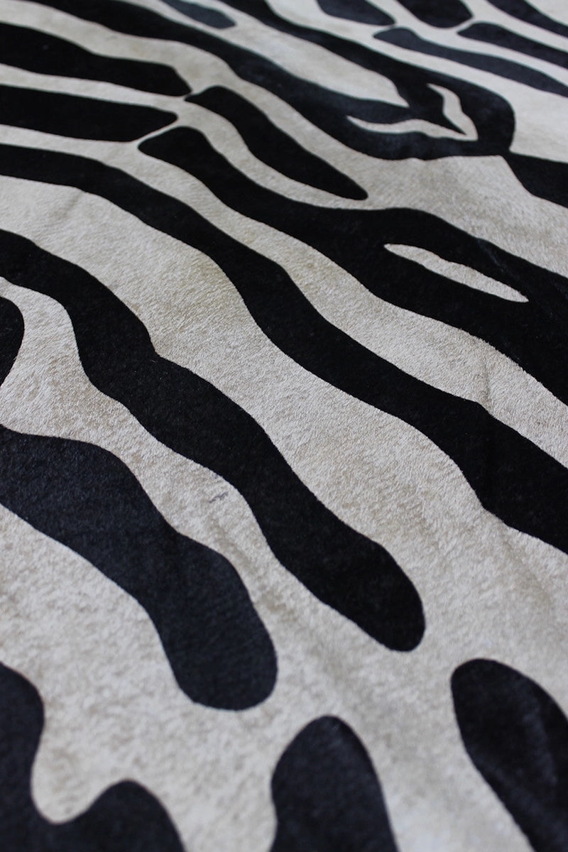 Zebra Desen Holstein Dana Postu