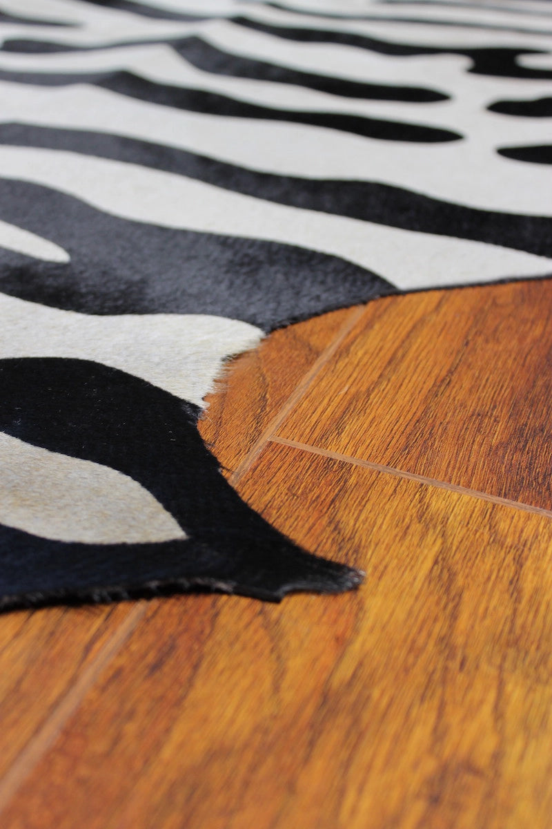 Zebra Desen Holstein Dana Postu