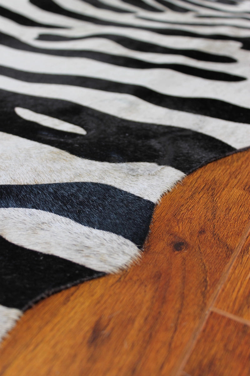 Zebra Desen Holstein Dana Postu