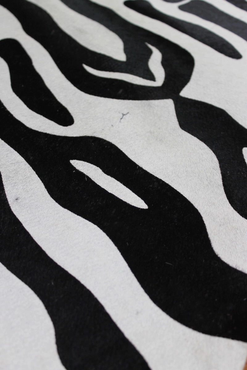 Zebra Desen Holstein Dana Postu