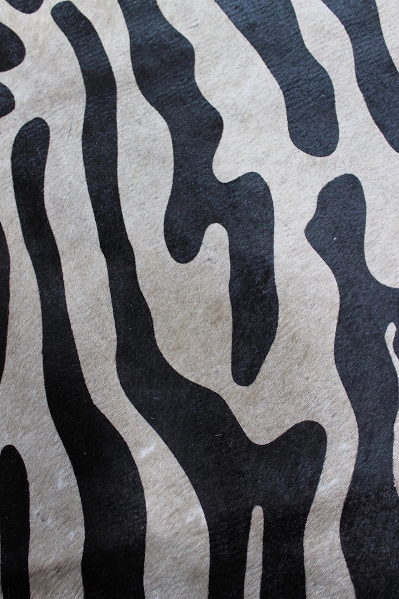 Zebra Desen Holstein Dana Postu