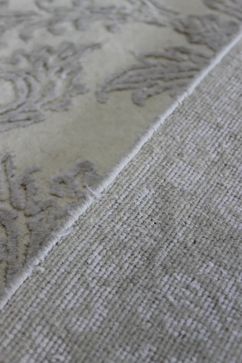 El Dokuma Krem Uşak Desenli Yün Halı