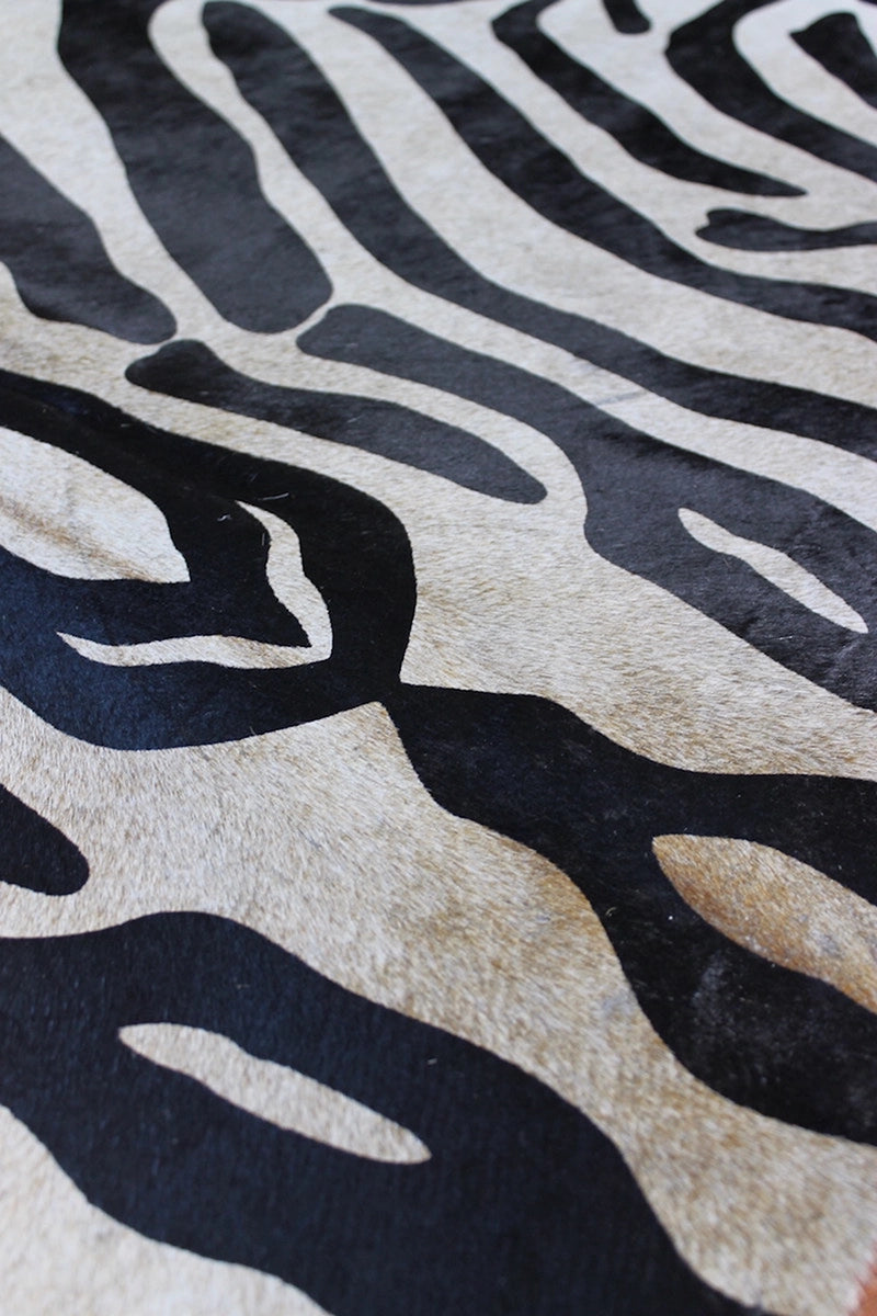 Zebra Desen Holstein Dana Postu