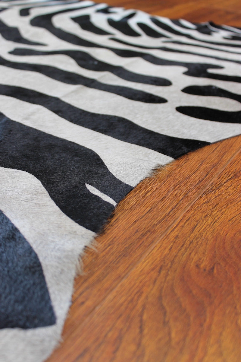 Zebra Desen Holstein Dana Postu