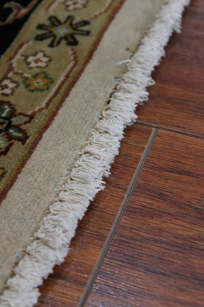 El Dokuma Krem Uşak Desenli Yün Halı