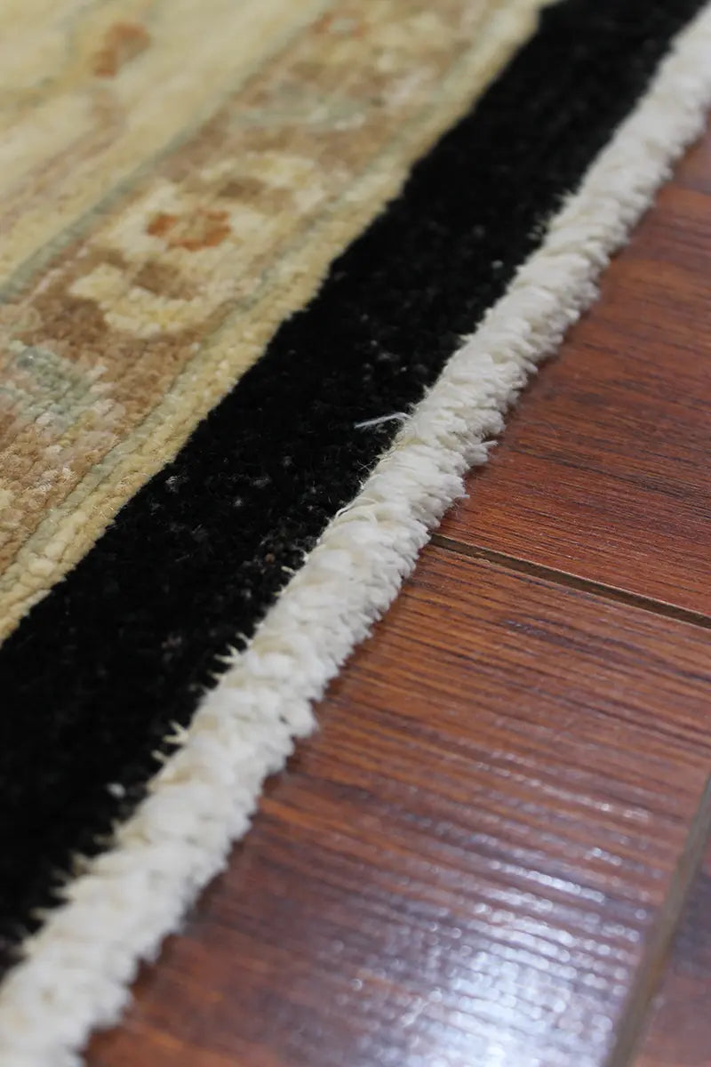 El Dokuma Siyah Uşak Desenli Yün Halı