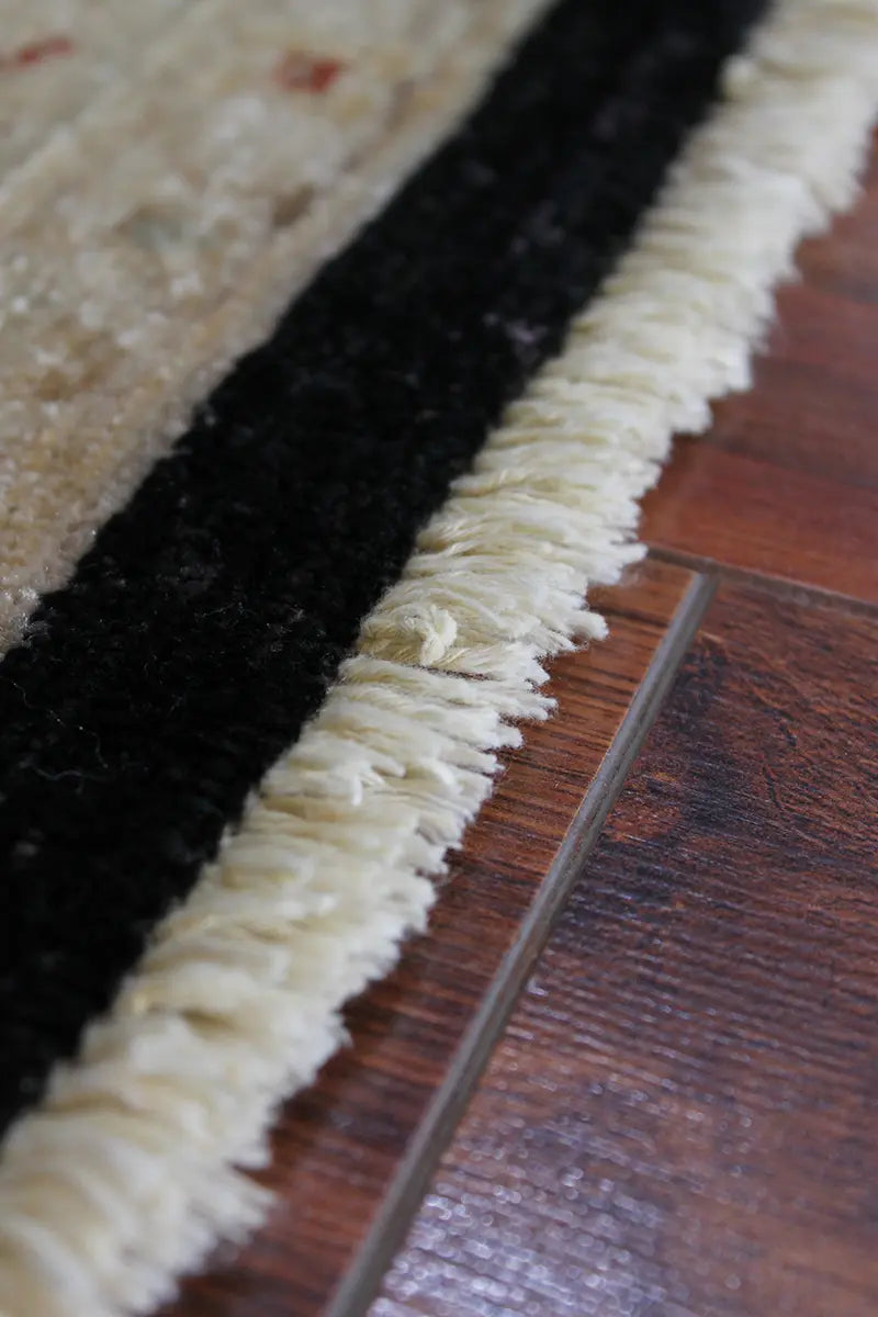 El Dokuma Siyah Uşak Desenli Yün Halı