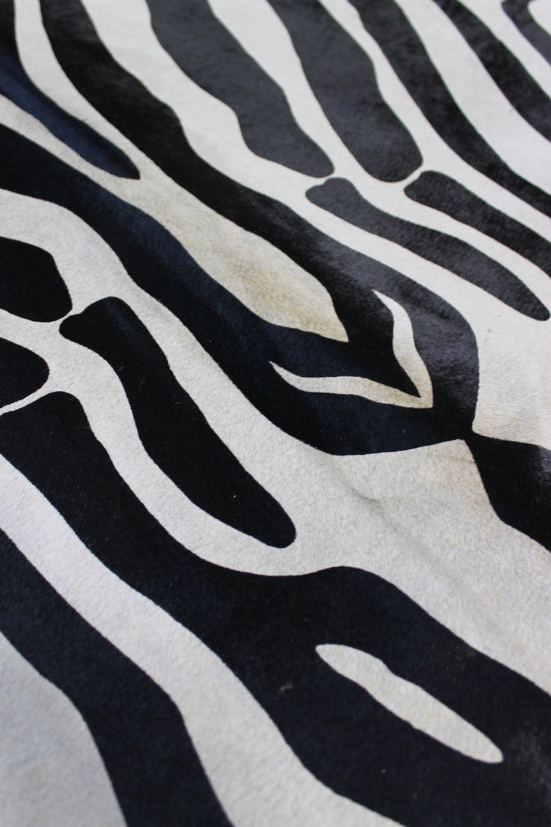 Zebra Desen Holstein Dana Postu