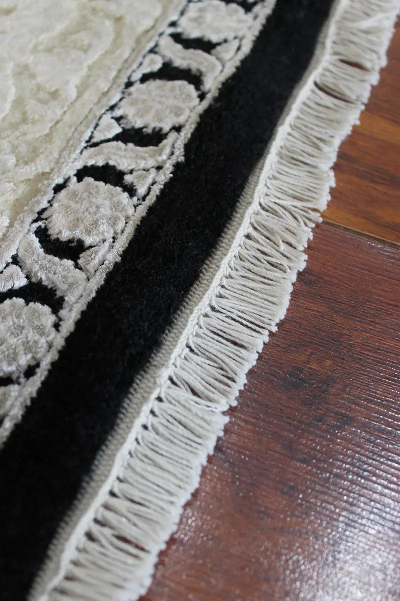 El Dokuma Siyah Uşak Desenli Yün Halı