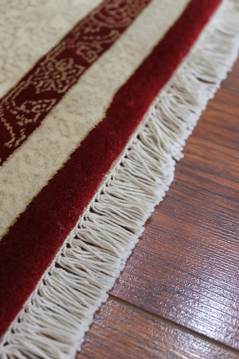 El Dokuma Kırmızı Uşak Desenli Yün Halı