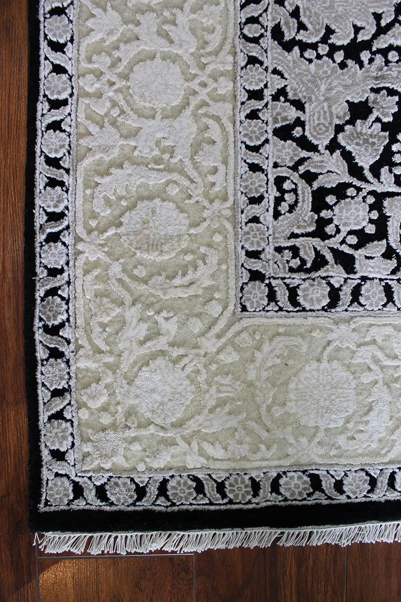 El Dokuma Siyah Uşak Desenli Yün Halı