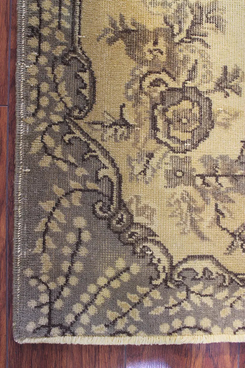El Dokuma Sarı Vintage Halı